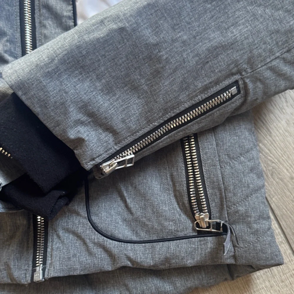 Obermeyer Gray and White Kids Ski Jacket - Picture 8 of 12